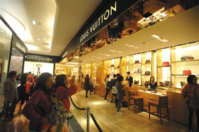 奢侈品消費(fèi)格局重塑 國內(nèi)外價(jià)差縮小驅(qū)動(dòng)本土回歸