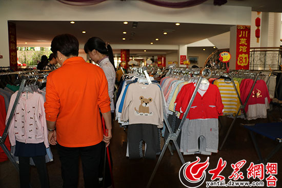 龍口南山韓品特賣會火爆開啟 日用百貨低至1-5折引市民搶購